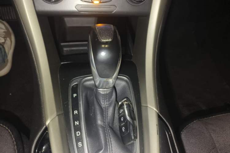 Used Ford Mondeo 2013 2.0L GTDi 200 Fashion Edition Gear Lever