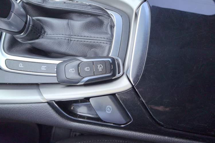 Used Ford Mondeo 2013 2.0L GTDi 200 Fashion Edition Interior 1