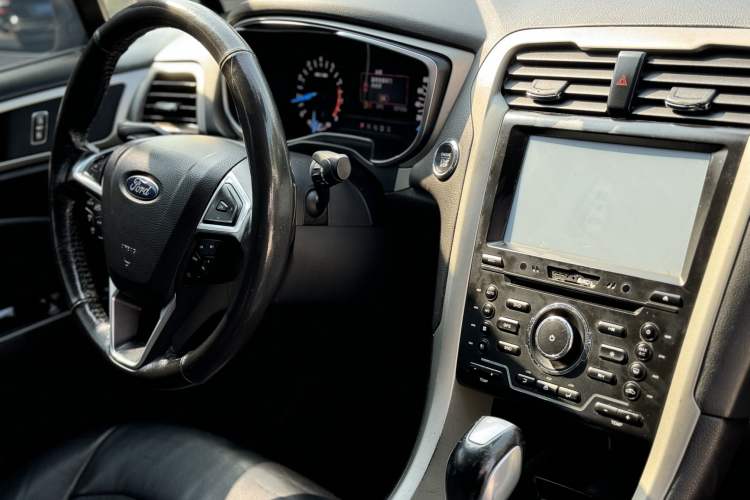 Used Ford Mondeo 2013 2.0L GTDi 200 Fashion Edition Interior 2
