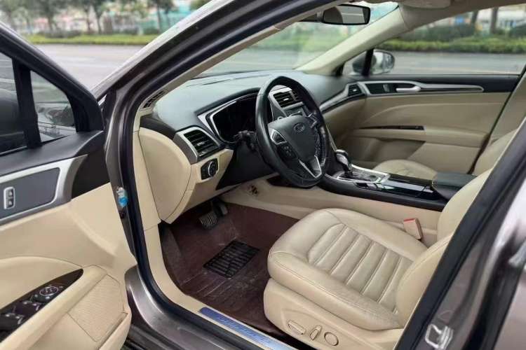 Used Ford Mondeo 2013 2.0L GTDi 200 Fashion Edition Interior 2