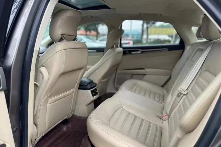 Used Ford Mondeo 2013 2.0L GTDi 200 Fashion Edition Interior 3