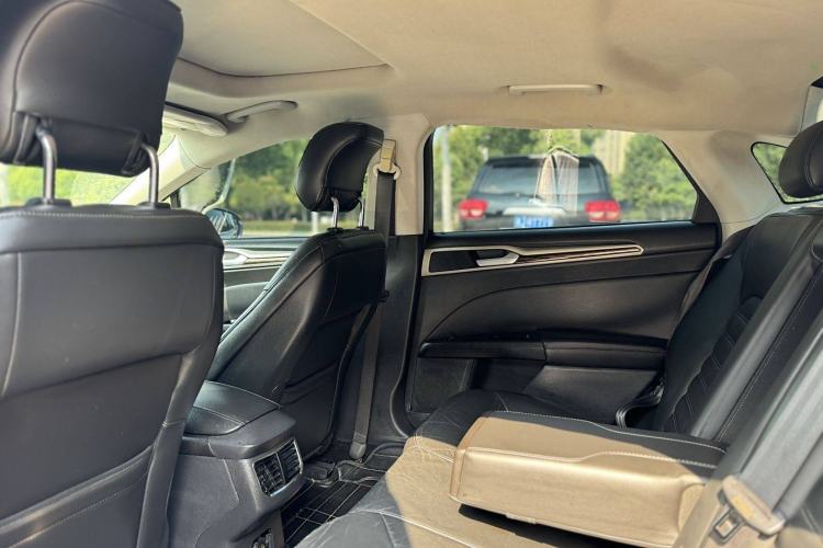 Used Ford Mondeo 2013 2.0L GTDi 200 Fashion Edition Interior 4