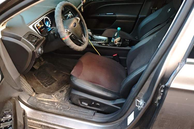 Used Ford Mondeo 2013 2.0L GTDi 200 Fashion Edition Left Front Seat