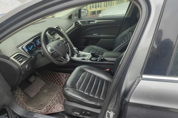 Used Ford Mondeo 2013 2.0L GTDi 200 Luxury Model Left Front Seat