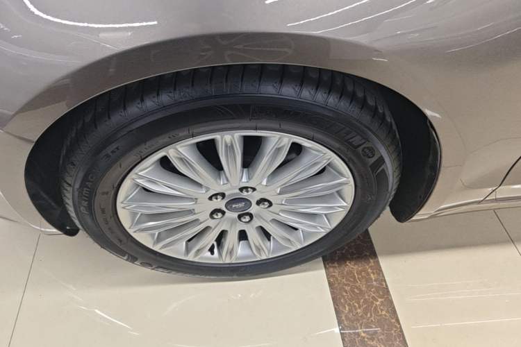 Used Ford Mondeo 2013 2.0L GTDi 200 Fashion Edition Left Front Wheel Hub