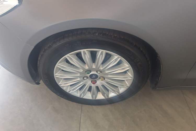 Used Ford Mondeo 2013 2.0L GTDi 200 Luxury Model Left Front Wheel Hub