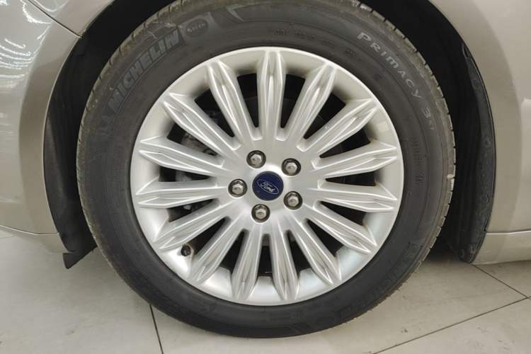 Used Ford Mondeo 2013 2.0L GTDi 200 Fashion Edition Left Front Wheel Hub