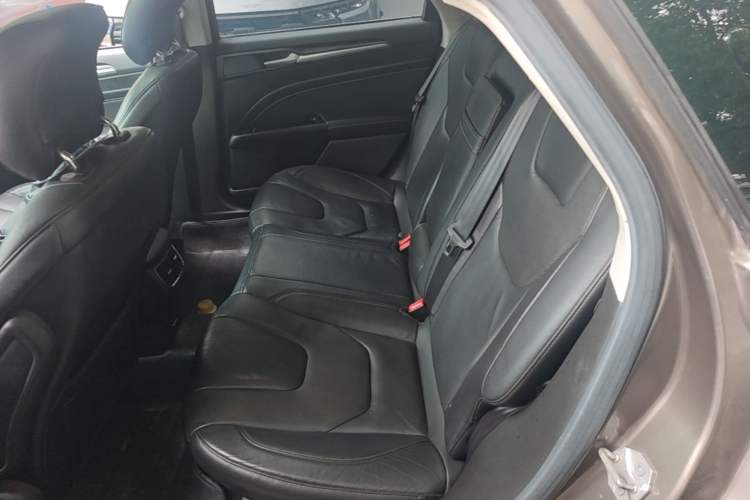 Used Ford Mondeo 2013 2.0L GTDi240 Luxury Sport Model Left Rear Seat