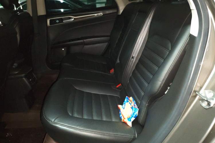 Used Ford Mondeo 2013 2.0L GTDi 200 Fashion Edition Left Rear Seat