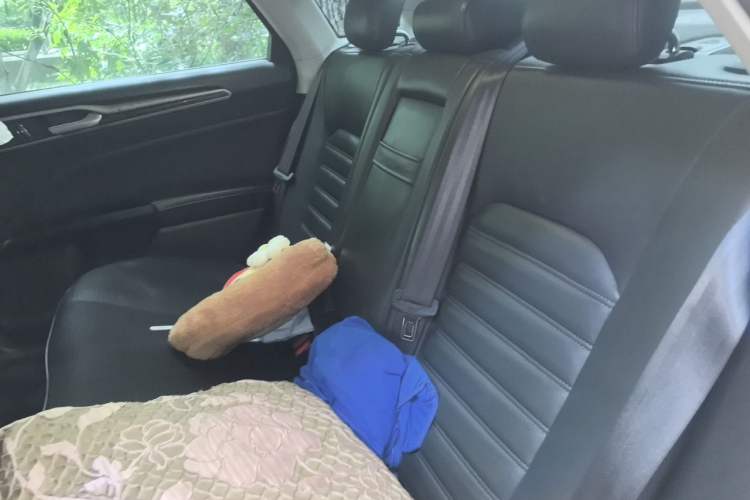 Used Ford Mondeo 2013 2.0L GTDi 200 Fashion Edition Left Rear Seat