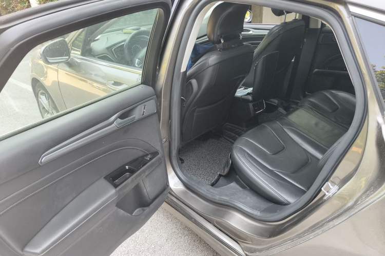 Used Ford Mondeo 2013 2.0L GTDi240 Luxury Sport Model Left Rear Seat
