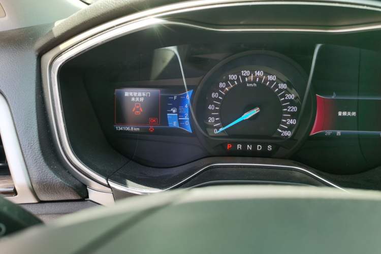 Used Ford Mondeo 2013 2.0L GTDi 200 Luxury Model Odometer Close Up