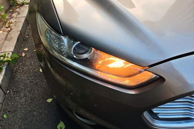 Used Ford Mondeo 2013 2.0L GTDi 200 Fashion Edition Right Front Headlight