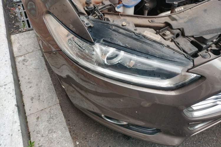 Used Ford Mondeo 2013 2.0L GTDi 200 Fashion Edition Right Front Headlight