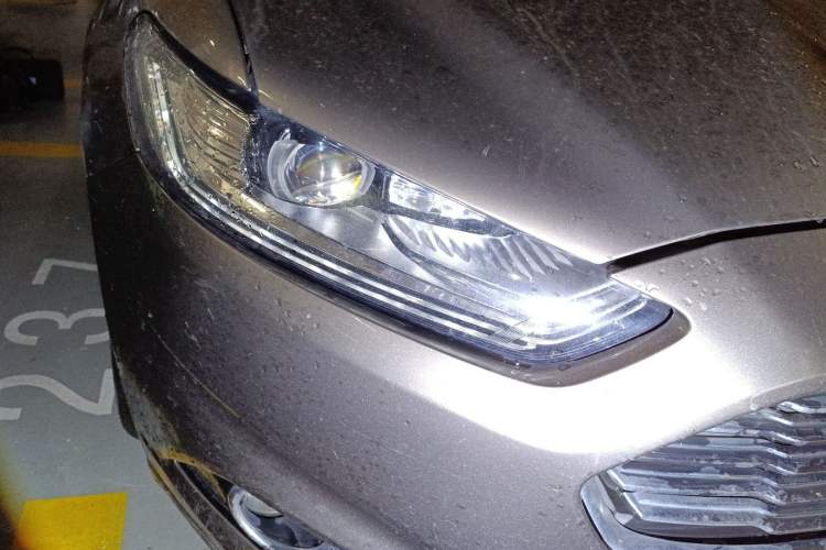 Used Ford Mondeo 2013 2.0L GTDi 200 Luxury Model Right Front Headlight
