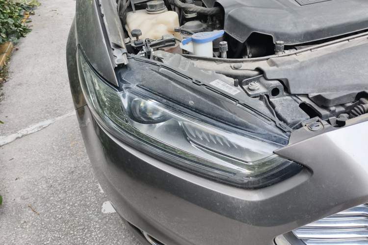 Used Ford Mondeo 2013 2.0L GTDi240 Luxury Sport Model Right Front Headlight
