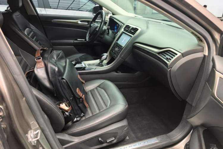 Used Ford Mondeo 2013 2.0L GTDi 200 Fashion Edition Right Front Seat