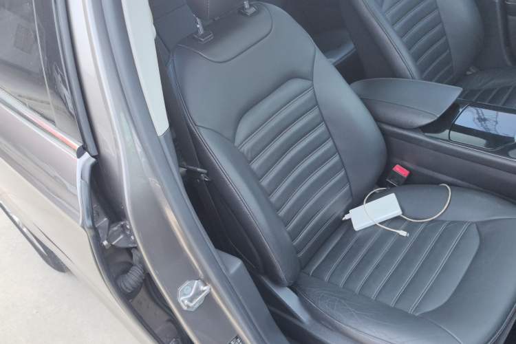 Used Ford Mondeo 2013 2.0L GTDi 200 Fashion Edition Right Front Seat