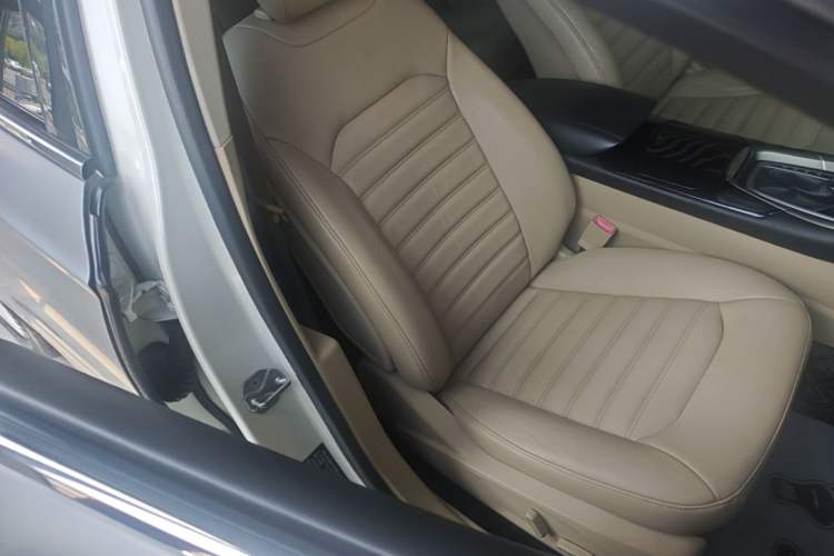 Used Ford Mondeo 2013 2.0L GTDi 200 Luxury Model Right Front Seat