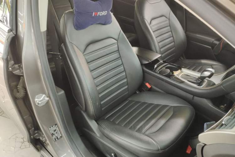 Used Ford Mondeo 2013 2.0L GTDi 200 Fashion Edition Right Front Seat