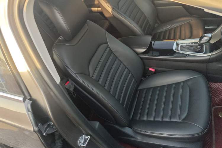 Used Ford Mondeo 2013 2.0L GTDi 200 Fashion Edition Right Front Seat