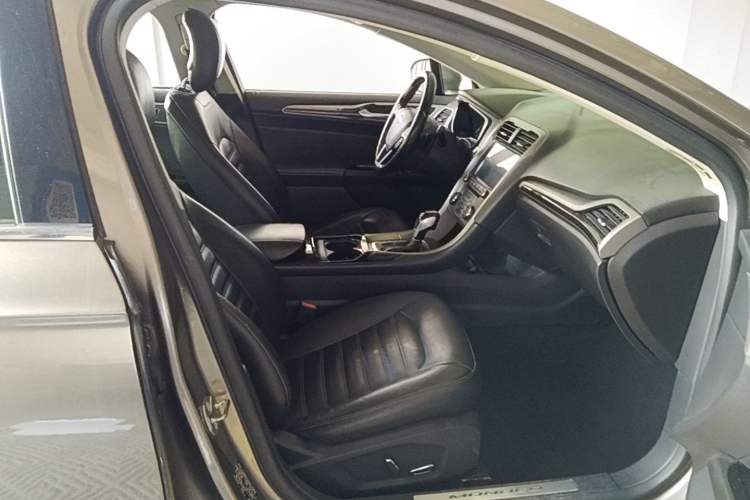 Used Ford Mondeo 2013 2.0L GTDi 200 Fashion Edition Right Front Seat