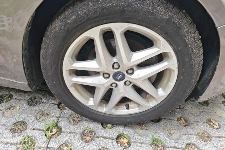 Used Ford Mondeo 2013 1.5L GTDi180 Fashion Edition Right Front Wheel Hub