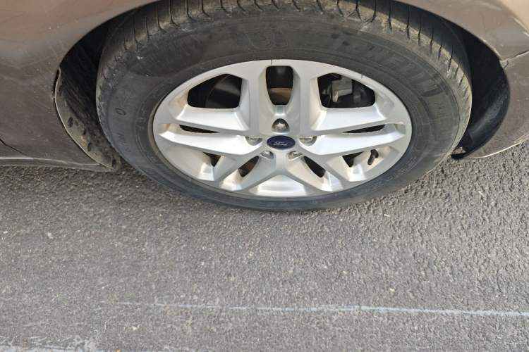 Used Ford Mondeo 2013 1.5L GTDi180 Fashion Edition Right Front Wheel Hub