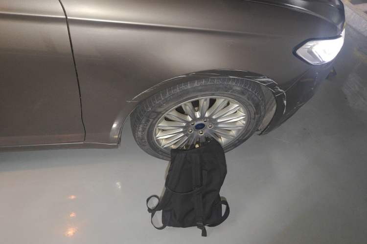 Used Ford Mondeo 2013 2.0L GTDi 200 Fashion Edition Right Front Wheel Hub