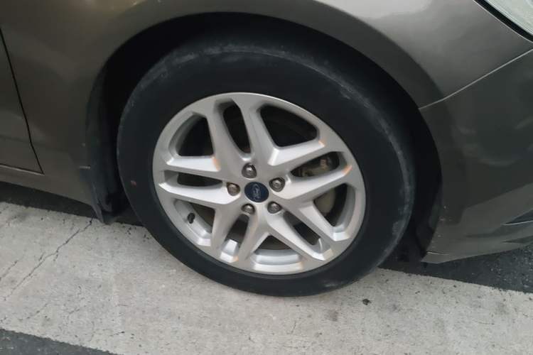 Used Ford Mondeo 2013 1.5L GTDi180 Fashion Edition Right Front Wheel Hub