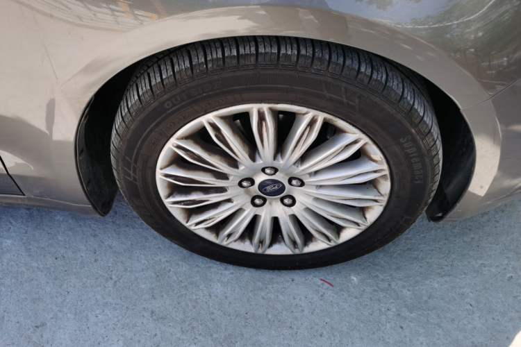 Used Ford Mondeo 2013 2.0L GTDi 200 Luxury Model Right Front Wheel Hub