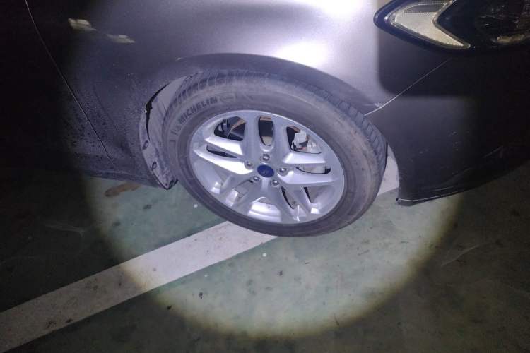 Used Ford Mondeo 2013 1.5L GTDi180 Fashion Edition Right Front Wheel Hub