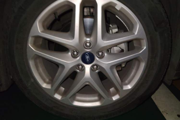 Used Ford Mondeo 2013 1.5L GTDi180 Fashion Edition Right Front Wheel Hub