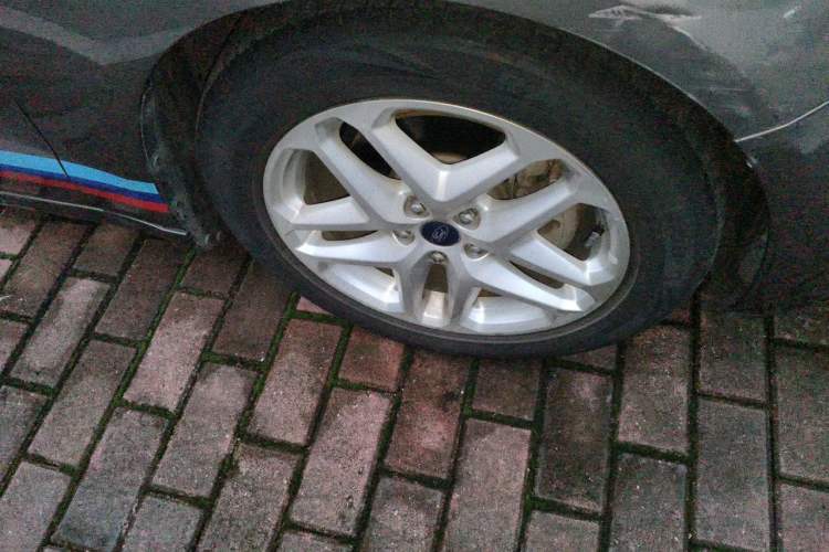 Used Ford Mondeo 2013 1.5L GTDi180 Fashion Edition Right Front Wheel Hub