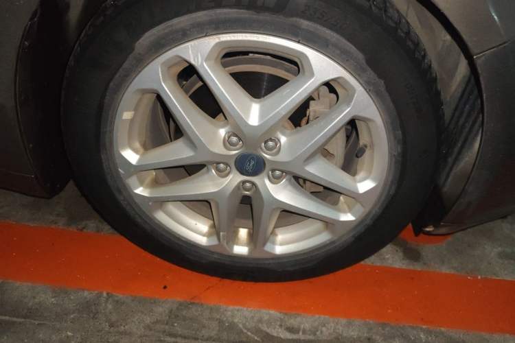 Used Ford Mondeo 2013 1.5L GTDi180 Fashion Edition Right Front Wheel Hub