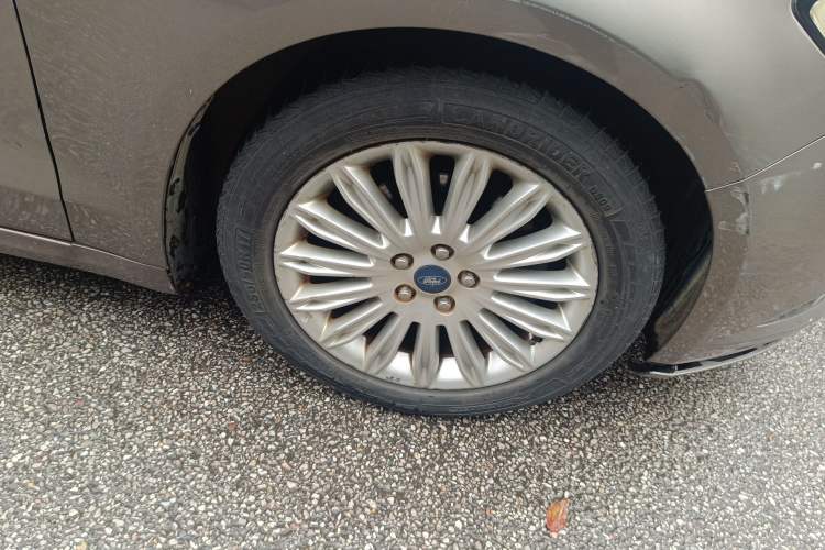 Used Ford Mondeo 2013 2.0L GTDi 200 Fashion Edition Right Front Wheel Hub