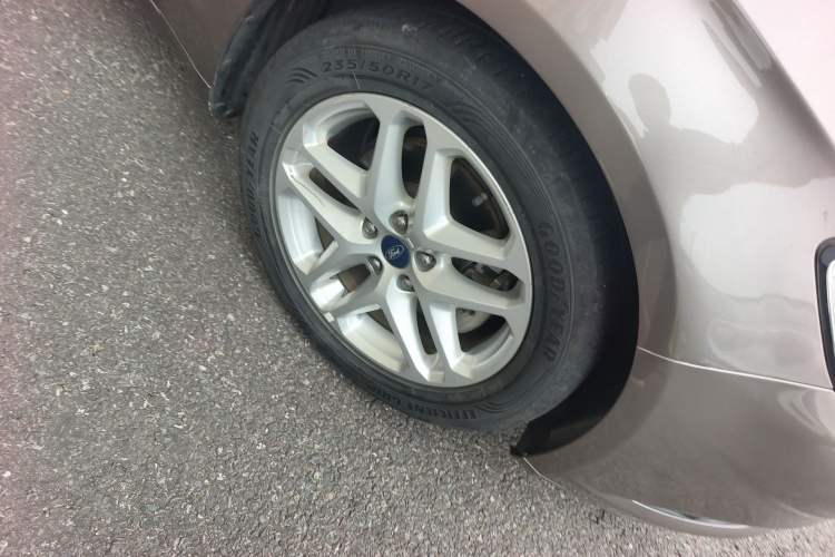 Used Ford Mondeo 2013 1.5L GTDi180 Fashion Edition Right Front Wheel Hub