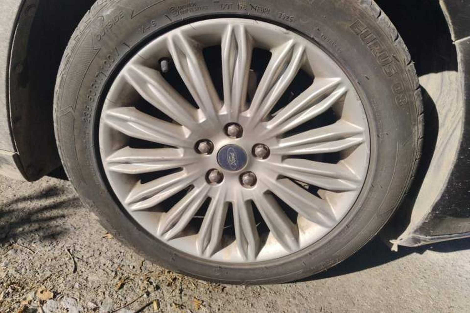Used Ford Mondeo 2013 2.0L GTDi 200 Fashion Edition Right Front Wheel Hub