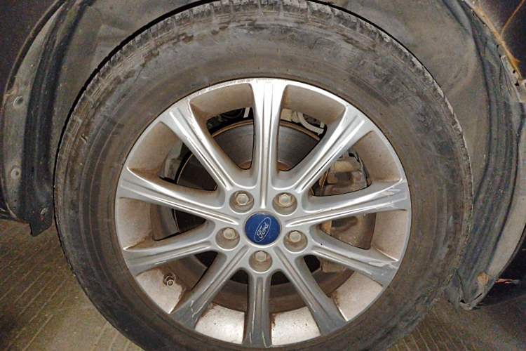 Used Ford Mondeo 2013 2.3L Fashion Edition Right Front Wheel Hub