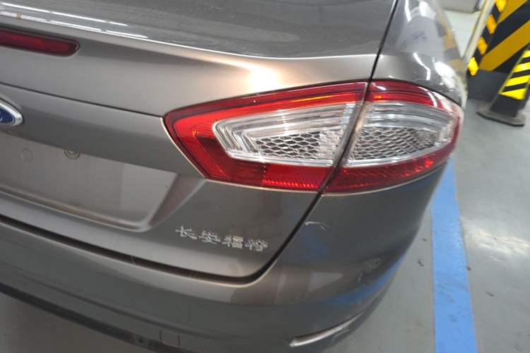 Used Ford Mondeo 2013 2.3L Fashion Edition Right Rear Taillight