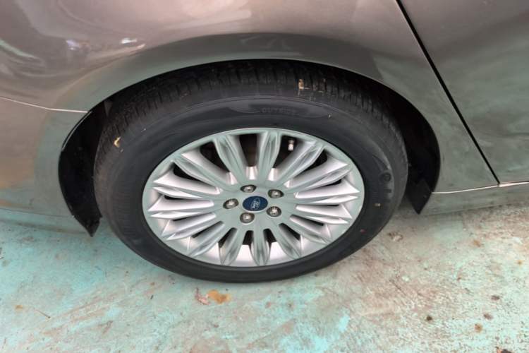 Used Ford Mondeo 2013 2.0L GTDi 200 Fashion Edition Right Rear Wheel Hub