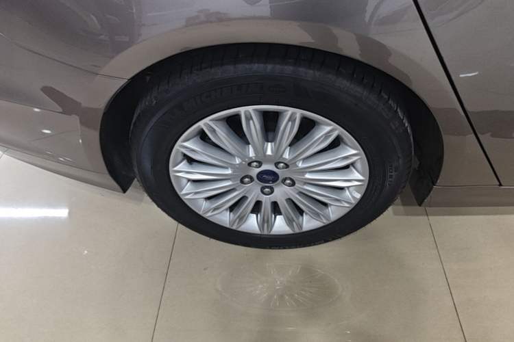 Used Ford Mondeo 2013 2.0L GTDi 200 Fashion Edition Right Rear Wheel Hub