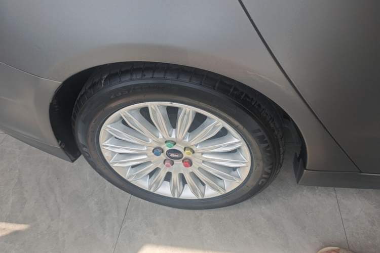 Used Ford Mondeo 2013 2.0L GTDi 200 Luxury Model Right Rear Wheel Hub
