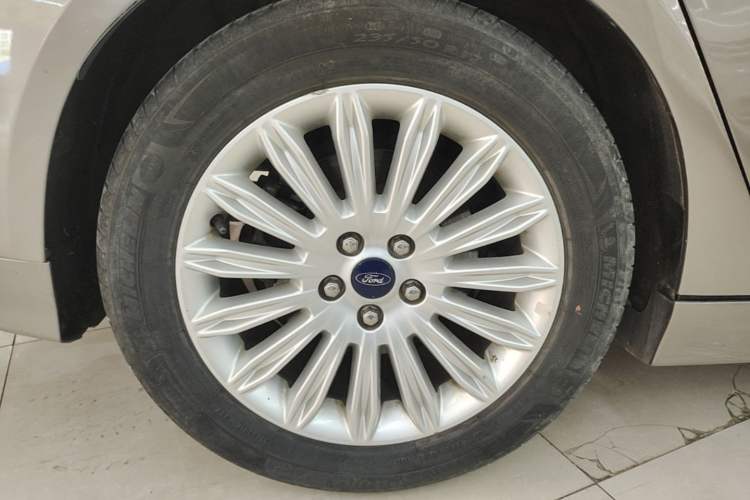 Used Ford Mondeo 2013 2.0L GTDi 200 Fashion Edition Right Rear Wheel Hub
