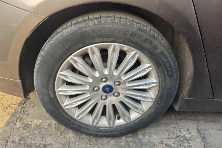 Used Ford Mondeo 2013 2.0L GTDi 200 Fashion Edition Right Rear Wheel Hub