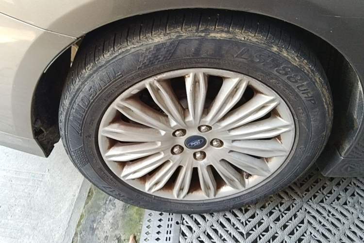 Used Ford Mondeo 2013 2.0L GTDi 200 Fashion Edition Right Rear Wheel Hub