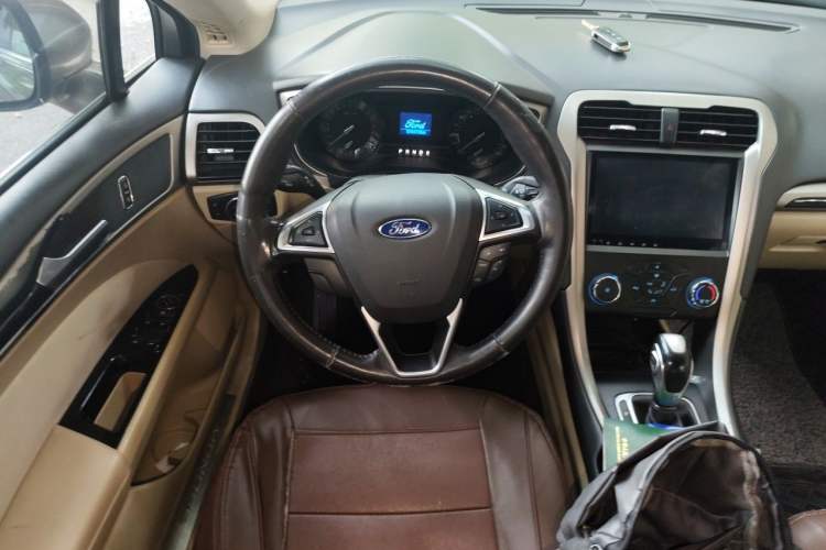 Used Ford Mondeo 2013 1.5L GTDi180 Comfort Model Steering Wheel
