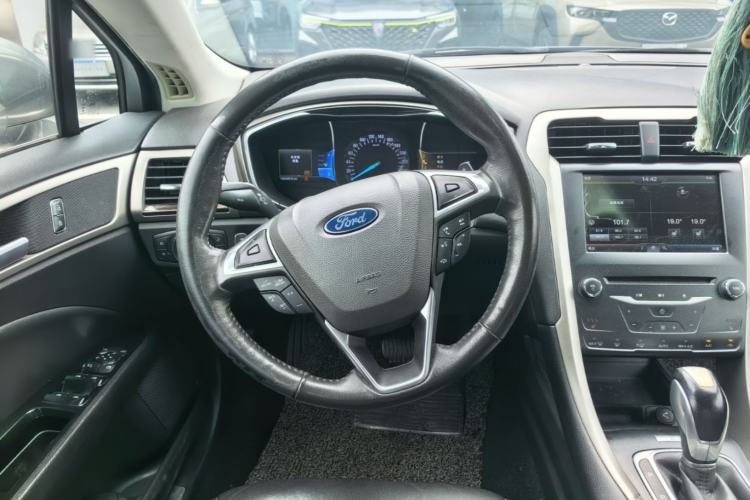 Used Ford Mondeo 2013 2.0L GTDi 200 Luxury Model Steering Wheel