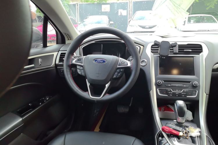 Used Ford Mondeo 2013 2.0L GTDi 200 Luxury Model Steering Wheel