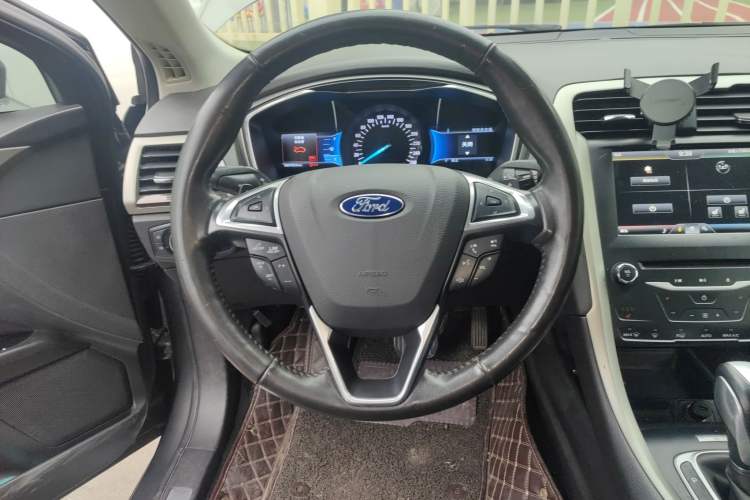 Used Ford Mondeo 2013 2.0L GTDi 200 Luxury Model Steering Wheel